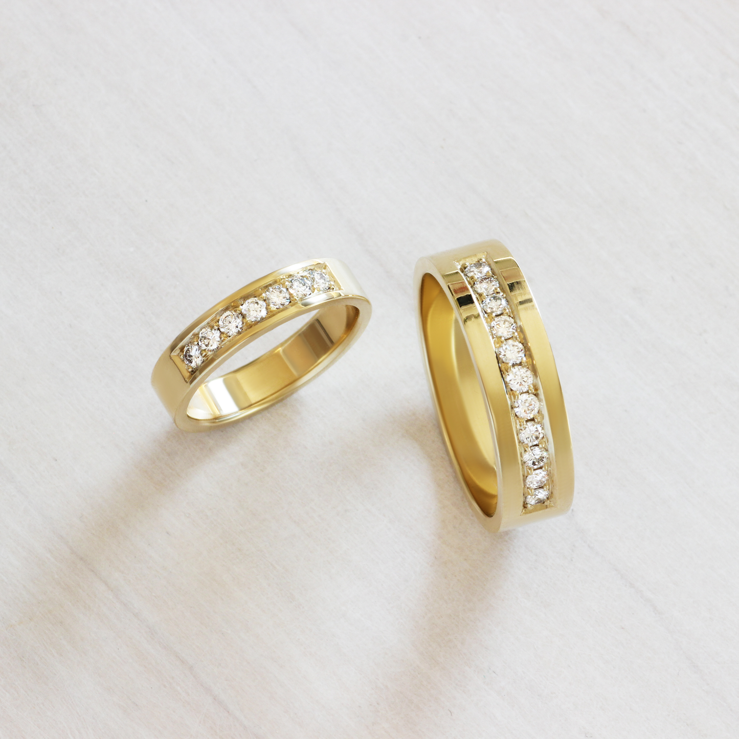 Standard Flat Band / 6mm Bright Cut Lab Diamonds by Goldpoint