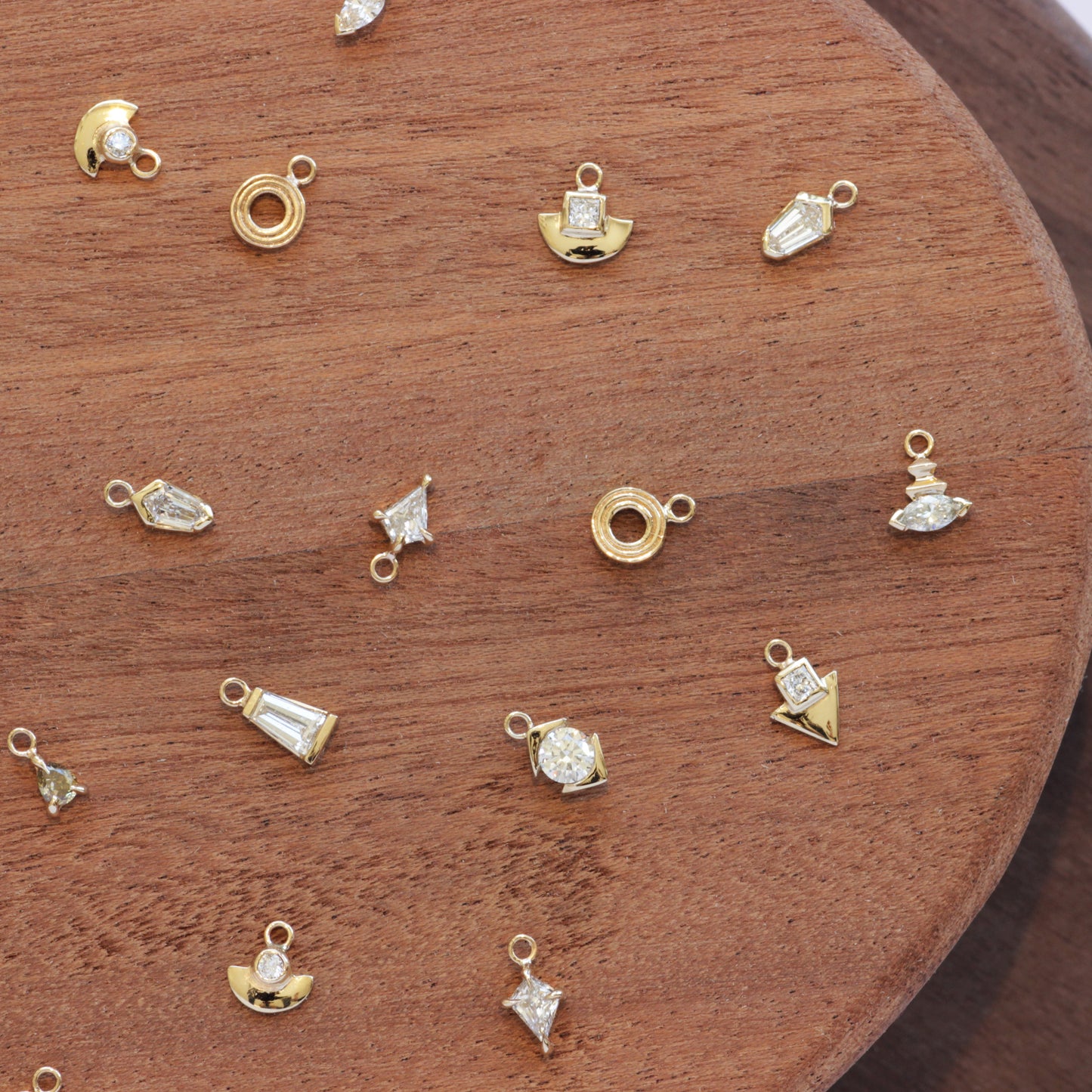 Horus Charm / Lab Round Diamond by Goldpoint