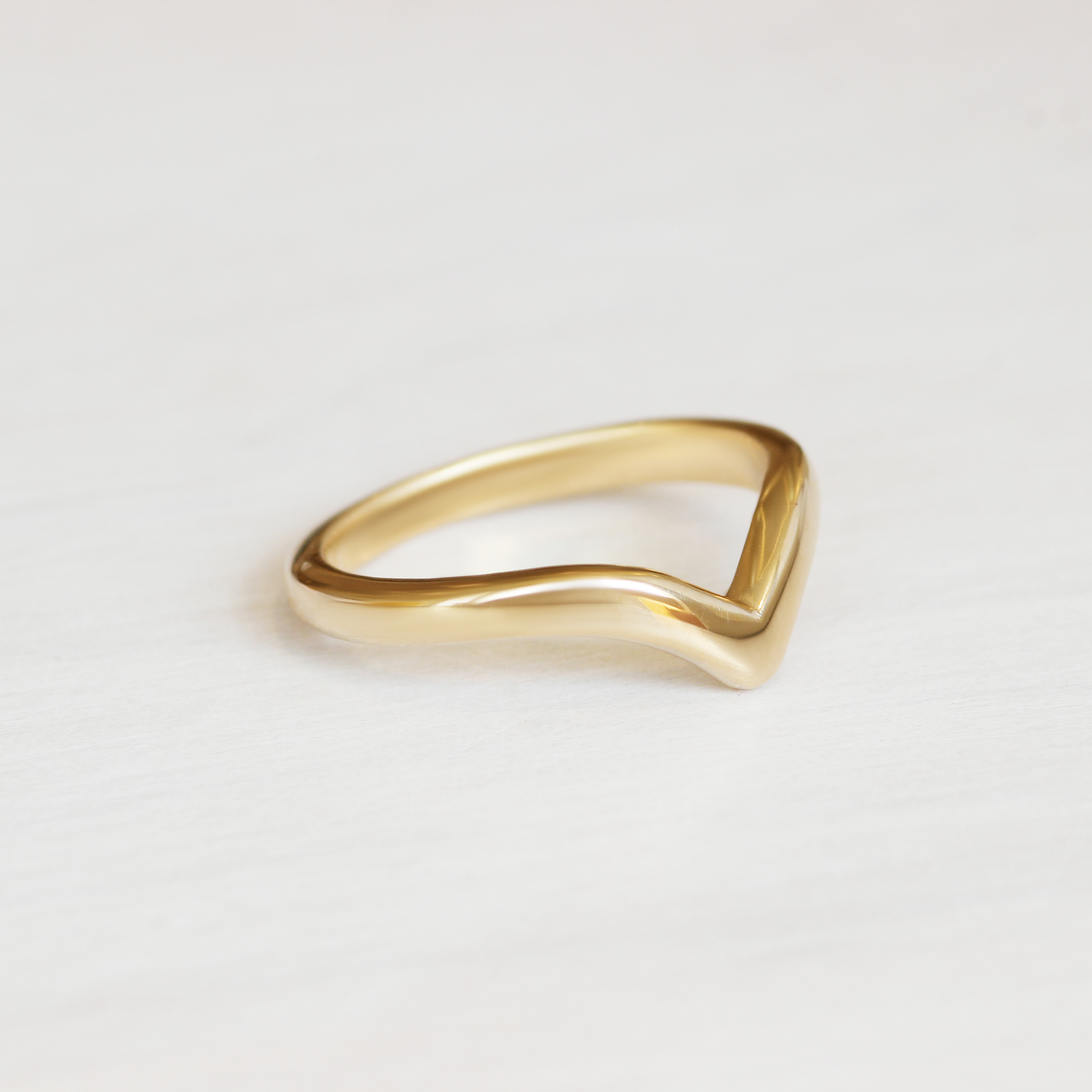 Lifestyle side view of Peak Band Dome in 14k yellow gold