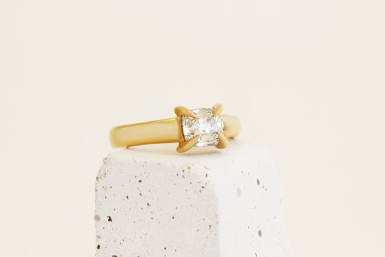 Ellipse Ring / Old Mine Cut Diamond 1.42ct - Goldpoint Studio - Greenpoint, Brooklyn - Fine Jewelry