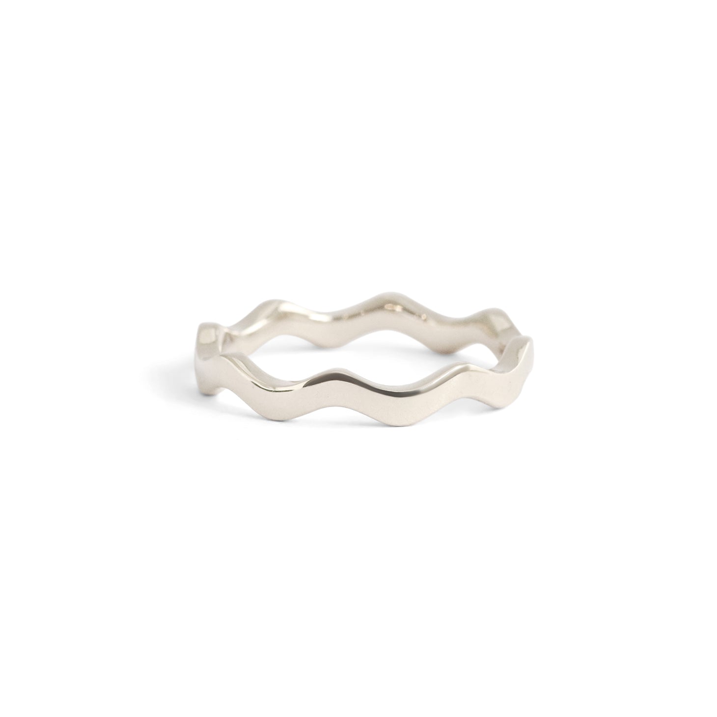 Angled view of Waves Band / Thin in 14k white gold by Goldpoint