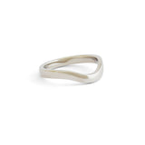 Side view of Flat Wide Band Deep Curve in platinum